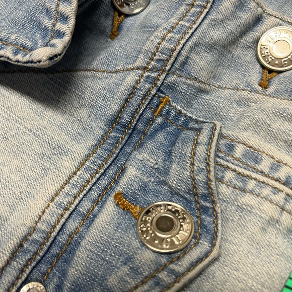 Size small guess jean coat - Picture 3 of 5